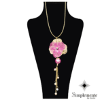 Collar largo bronce con baño oro 24 k., con perla de cristal, delicada flor morada de filigrana, y vidrio drusa. - Image 3