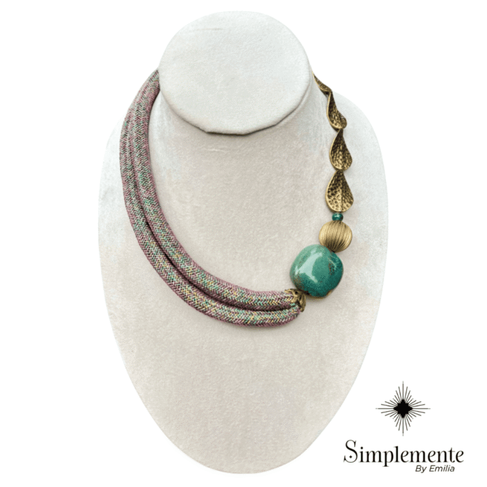 Exótico collar de cordones de algodón, con hermosos accesorios de bronce y porcelana verde. - Image 2