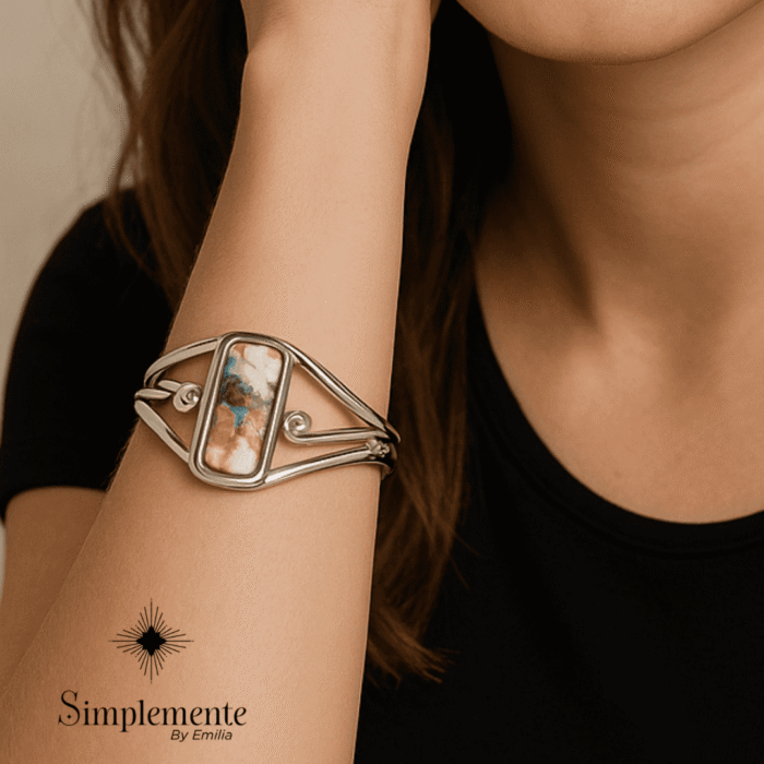 Pulsera con aleación de metales, y piedras semipreciosasa, baño de plata. - Image 1