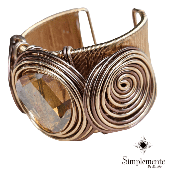 Espectacular brazalete ancho, aleación zinc, baño oro. - Image 2