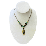 Encantador collar de pewter, vidrio austriaco y cristal checo en tonos verdes, con dije de buho. - Image 3