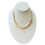 Exquisito collar asimétrico de perlas de cristal color durazno. Cadena dorada, baño de oro 18k. - Image 3