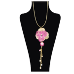 Collar largo bronce con baño oro 24 k., con perla de cristal, delicada flor morada de filigrana, y vidrio drusa.