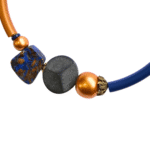 Collar gargantilla de bronce, con amalgama de broncita y lapislázuli, terminado en cordones de silicón. - Image 3