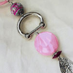 Delicadamente poderoso collar largo, baño de plata, terminado en cordón de algodón rosa - Image 2