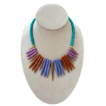 Vibrante collar en baño de oro y piedra fósil en tonos primaverales. - Image 3