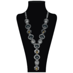 Collar largo plateado estilo boho, de aleación de metales y resinas de colores otoñales. - Image 2