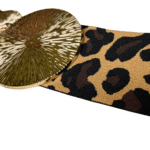 Seductor cinturón ancho de animal print con hebilla dorada. - Image 2
