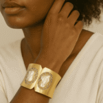 Majestuosa pulsera de cobre con baño de oro 18k. y perla cultivada.